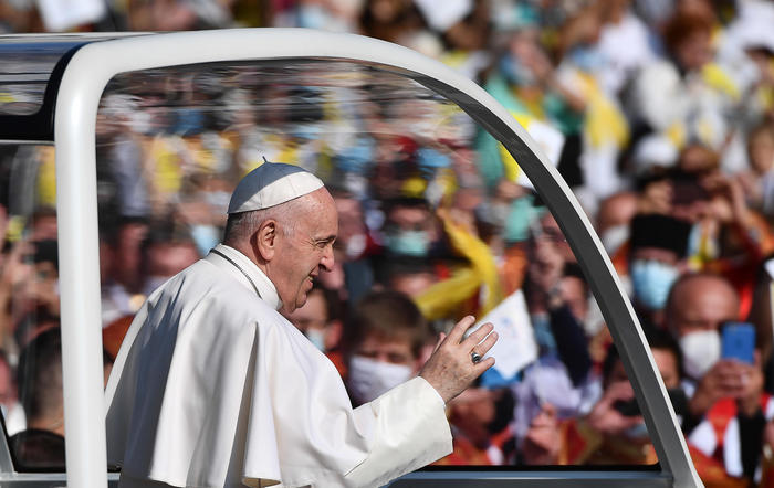 Il Papa: “Mai ridurre la croce ad un simbolo politico”